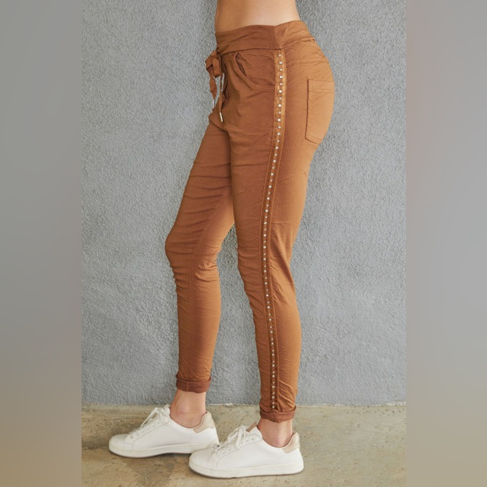 (60580-TOB) DRAWSTRING CRINKLE JOGGERS WITH RHINESTONES SIDE STRIP
